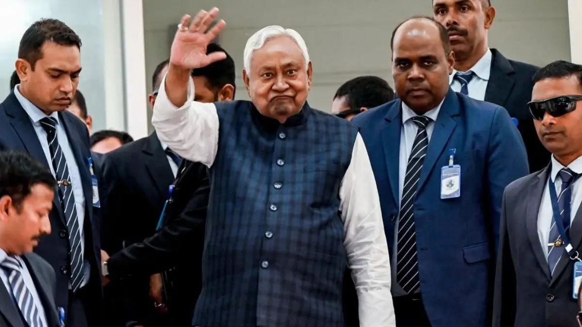 Tejashwi Yadav Congratulates Nitish Kumar on 10th Bihar CM Oath – Emphasis on Promise Fulfillment